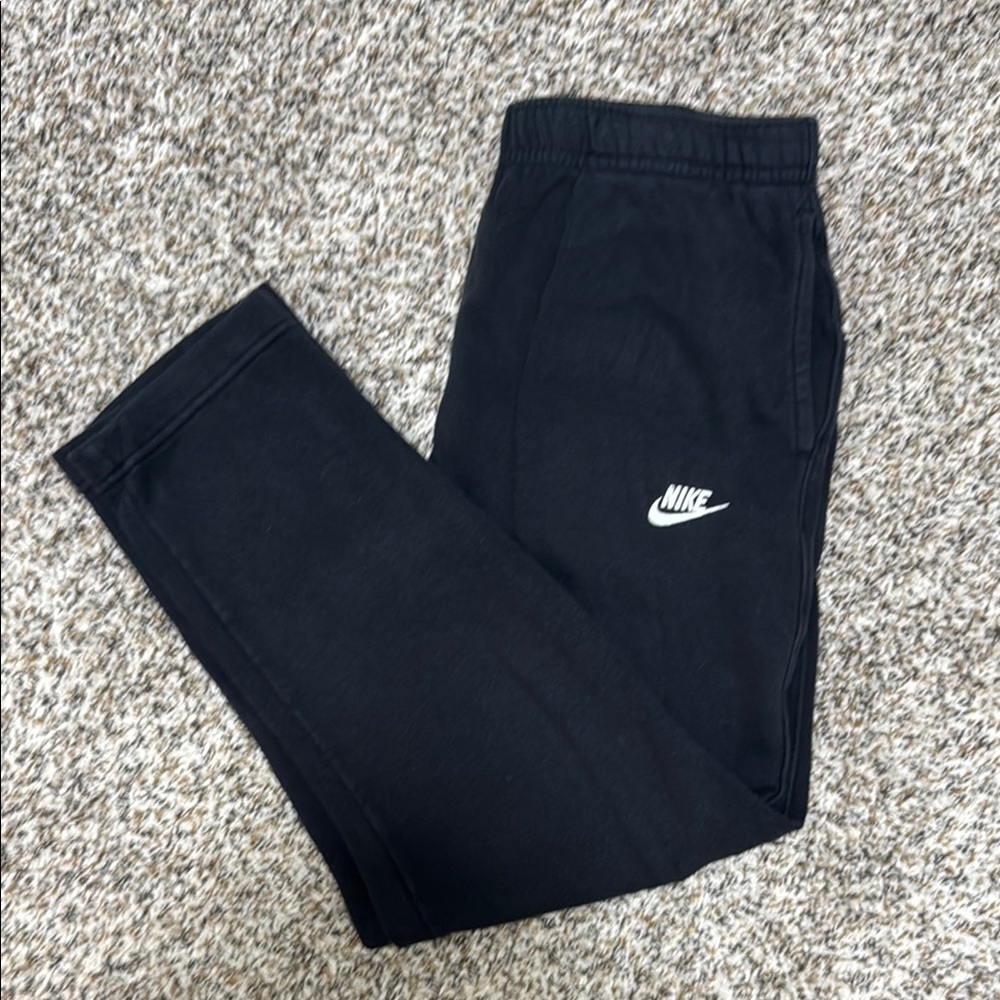 Nike Men’s Black Sweatpants with back pocket